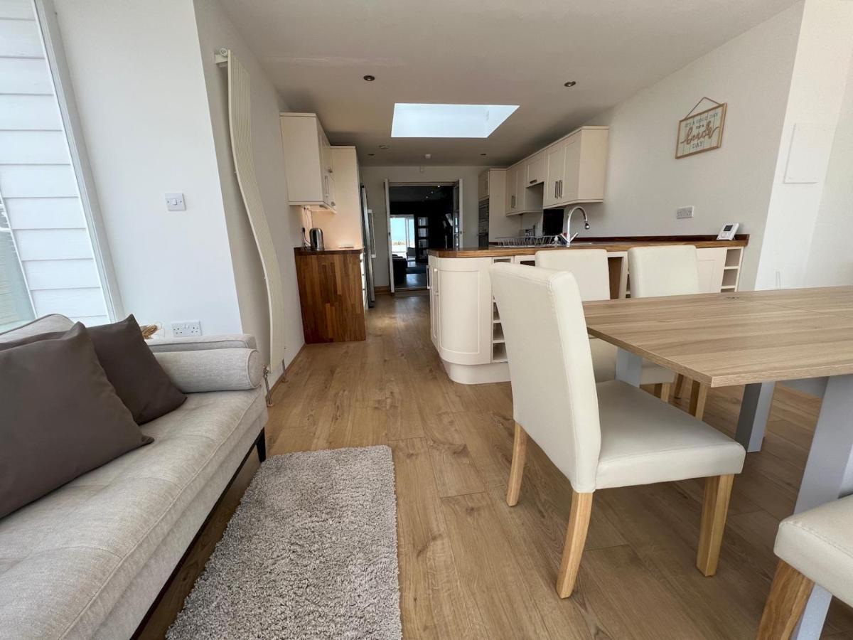 Pass The Keys Fabulous Beach Front Holiday Location Lydd Eksteriør billede