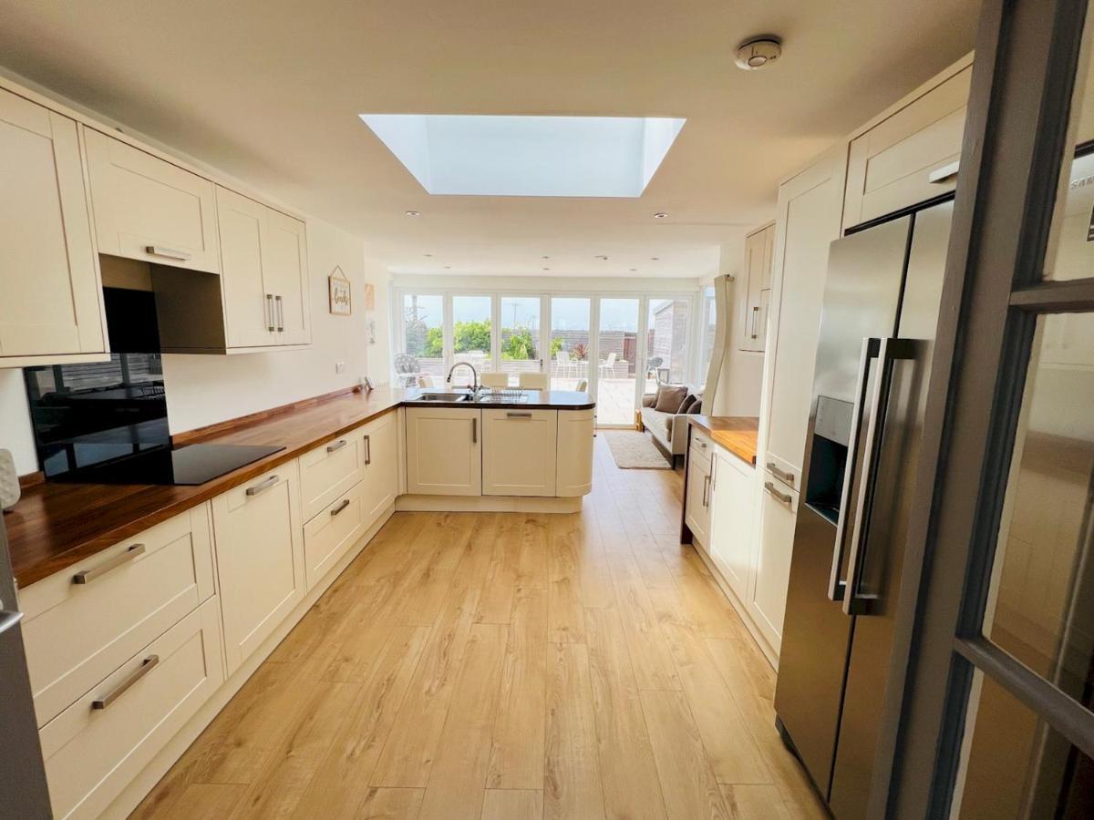 Pass The Keys Fabulous Beach Front Holiday Location Lydd Eksteriør billede