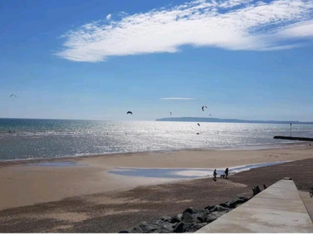 Pass The Keys Fabulous Beach Front Holiday Location Lydd Eksteriør billede