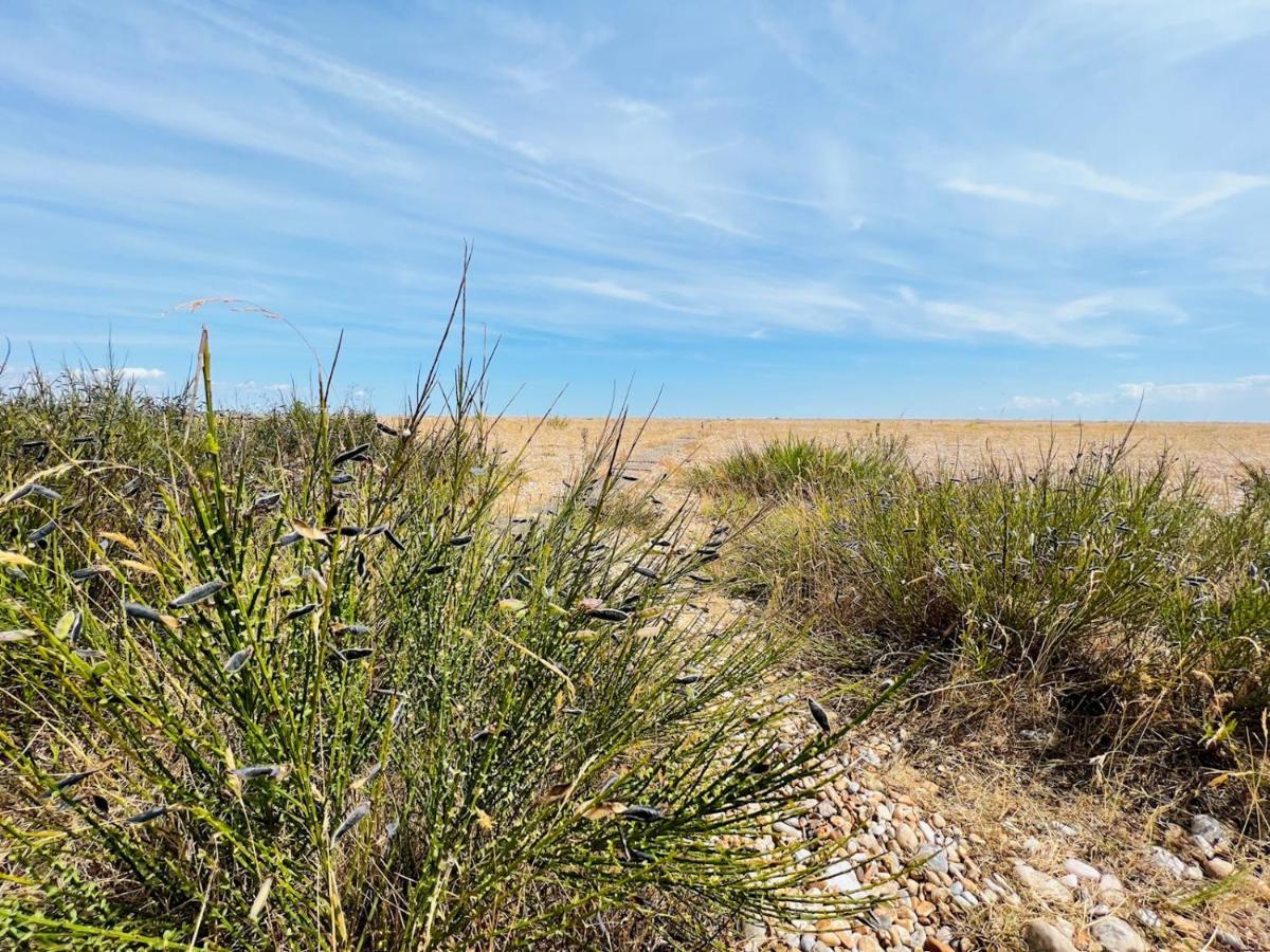 Pass The Keys Fabulous Beach Front Holiday Location Lydd Eksteriør billede