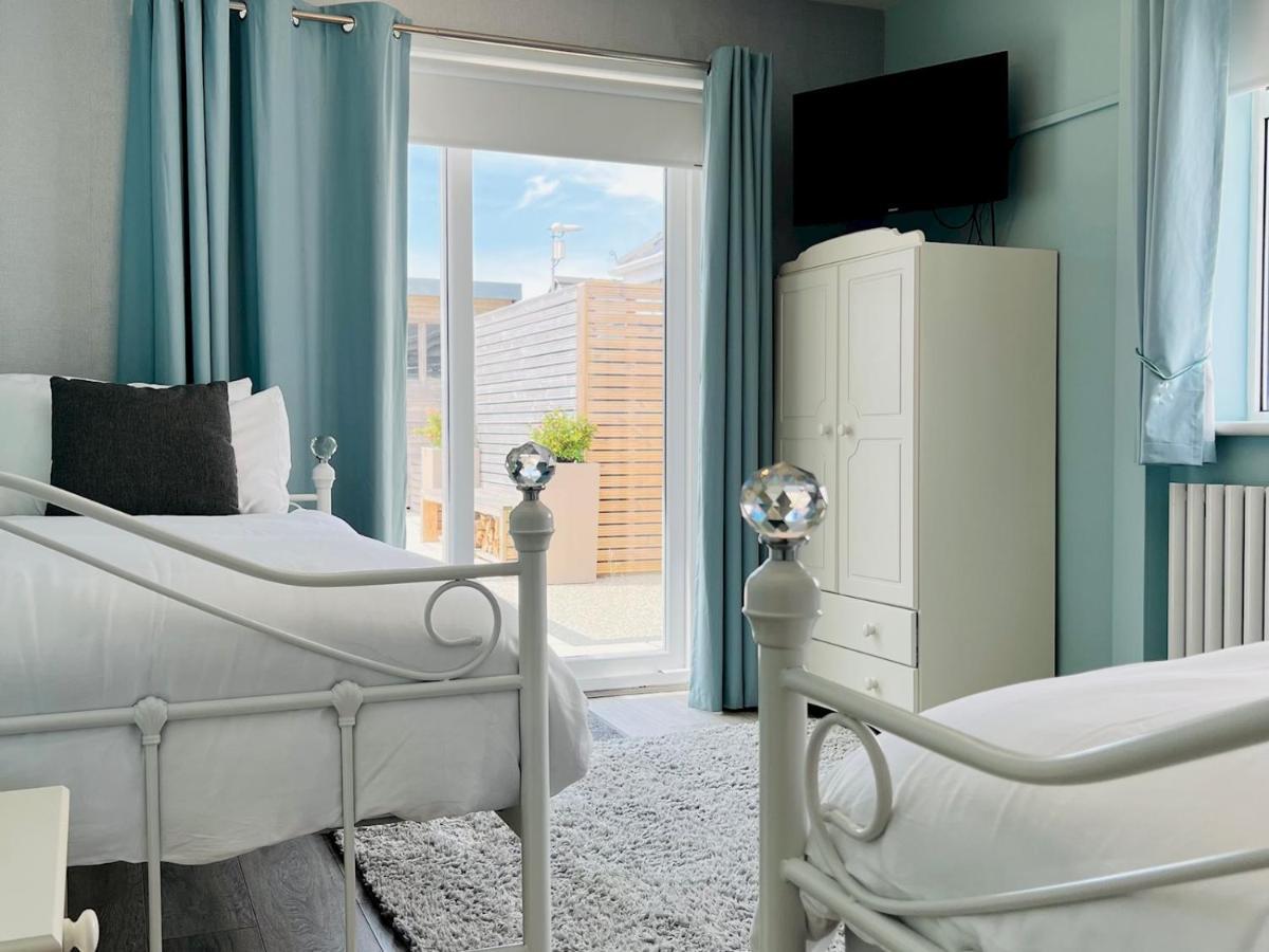 Pass The Keys Fabulous Beach Front Holiday Location Lydd Eksteriør billede