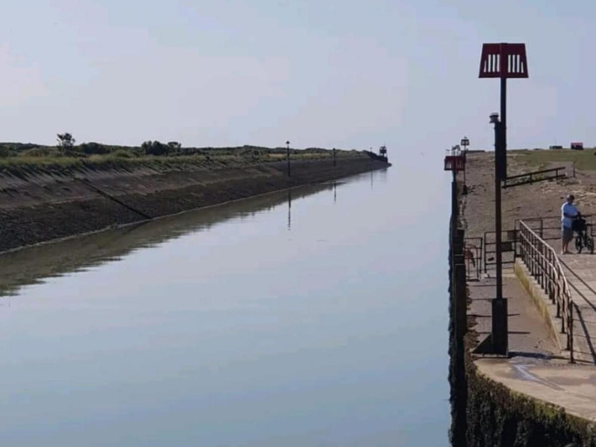 Pass The Keys Fabulous Beach Front Holiday Location Lydd Eksteriør billede