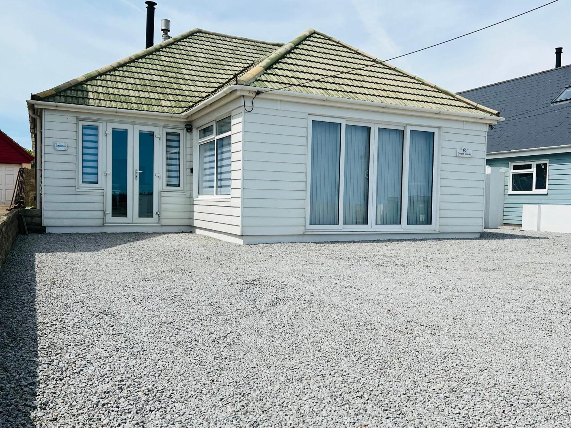 Pass The Keys Fabulous Beach Front Holiday Location Lydd Eksteriør billede