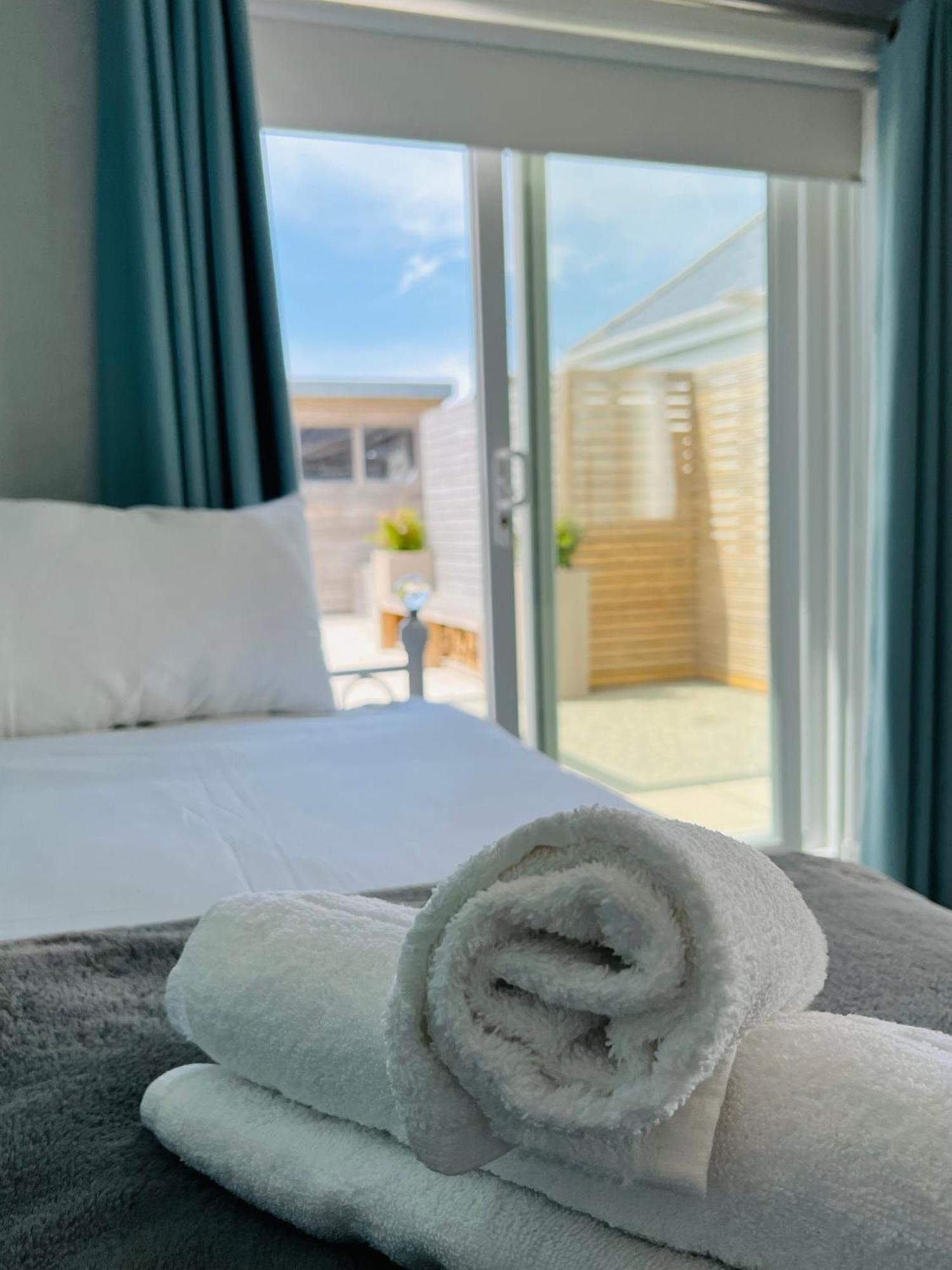 Pass The Keys Fabulous Beach Front Holiday Location Lydd Eksteriør billede